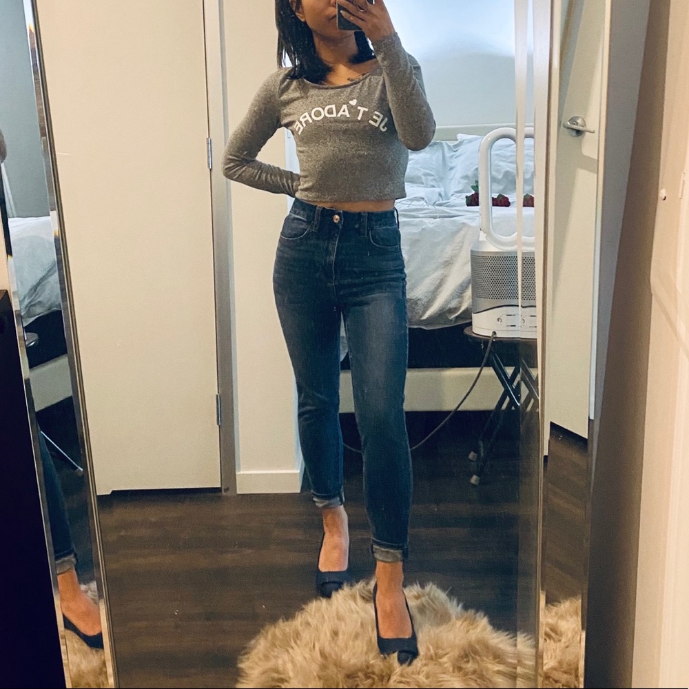 Long-Sleeve "Je T'Adore" Crop Top
